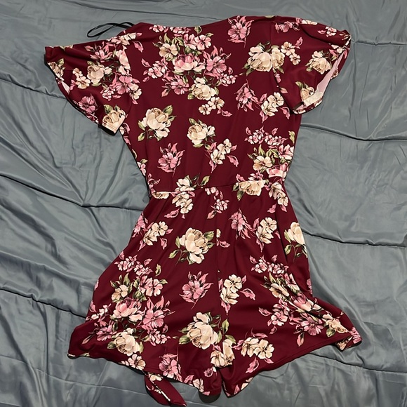 FLOWERY ROMPER - Picture 4 of 4